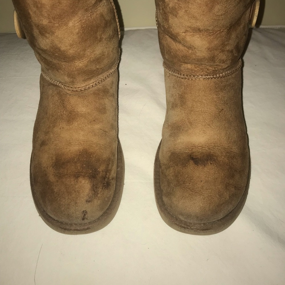 Triple Bailey Button Uggs - Picture 2 of 6